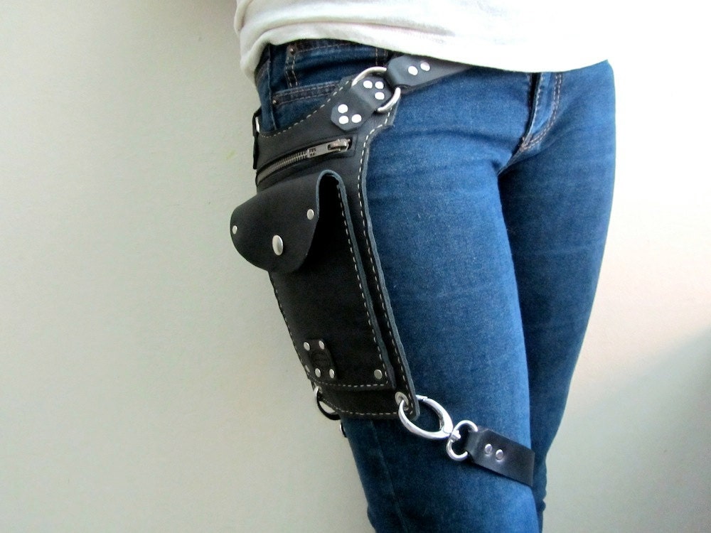 Road Warrior Unisex Black Leather Travel Bag Hip or Shoulder