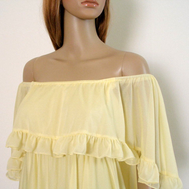 1970s Maxi Dress / 60s Bridesmaid Wedding Dress / Pale YELLOW Empire Waist / SM