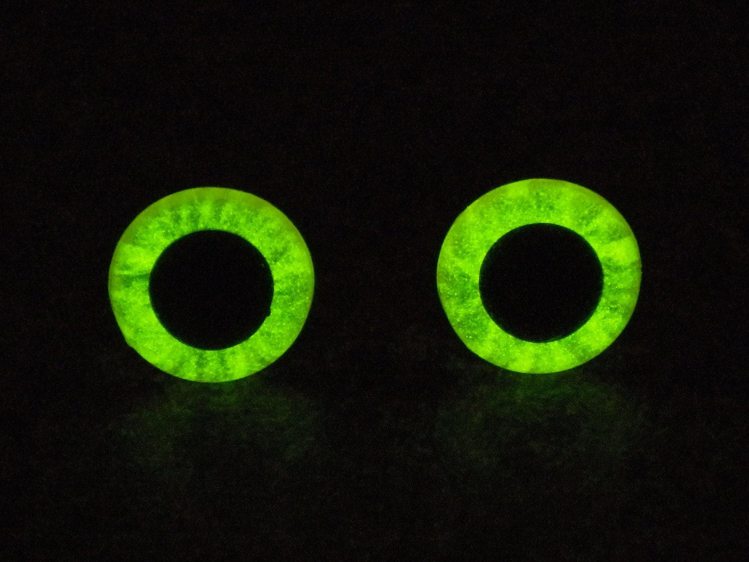 Items similar to 12mm Safety Eyes, Yellow Glow In The Dark Eyes, 1 Pair