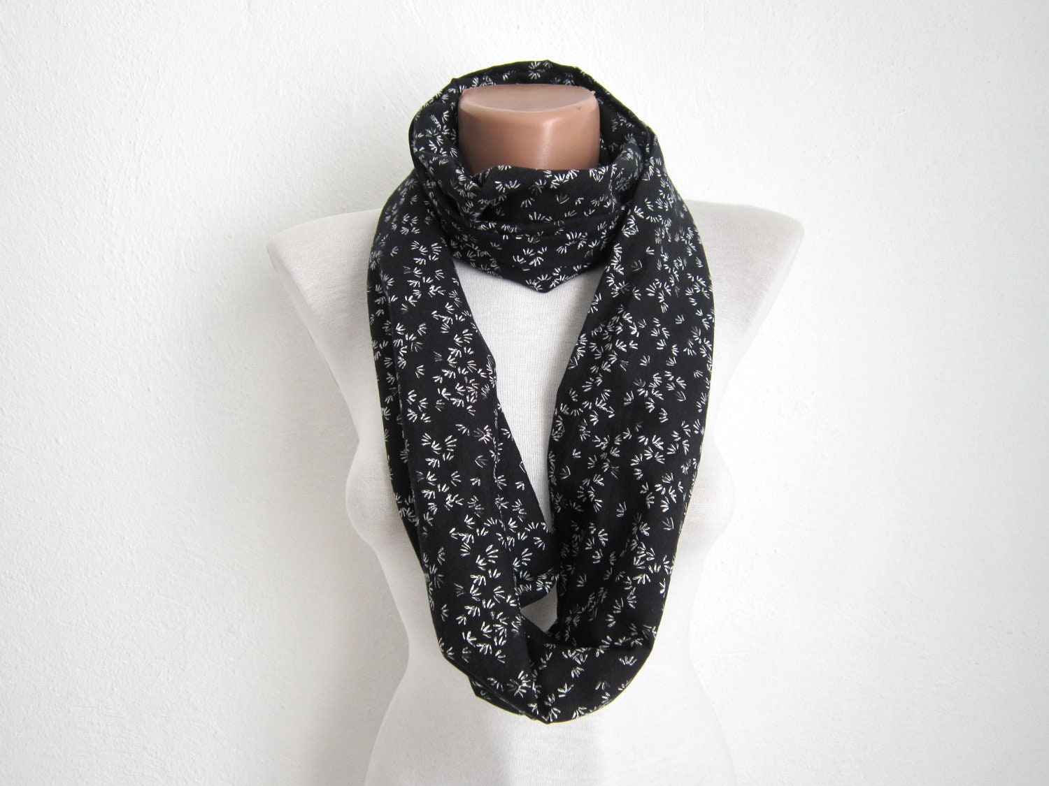 Infinity scarf Loop scarf Neckwarmer Necklace scarf   fabric  scarf  black white