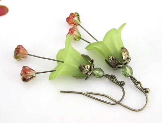 Vintage Style Lucite Flowers Earrings - Green Bell
