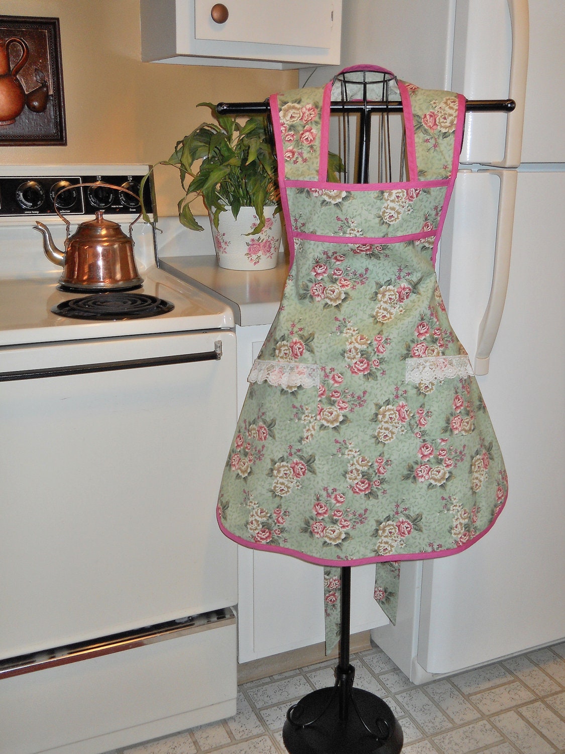 SALE FREE SHIPPING Vintage Style Full Apron Green with Shabby Chic Pink Roses