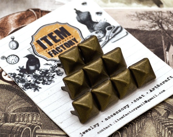 100Pcs 8mm Antique BRASS Pyramid STUDS. (PS8003)
