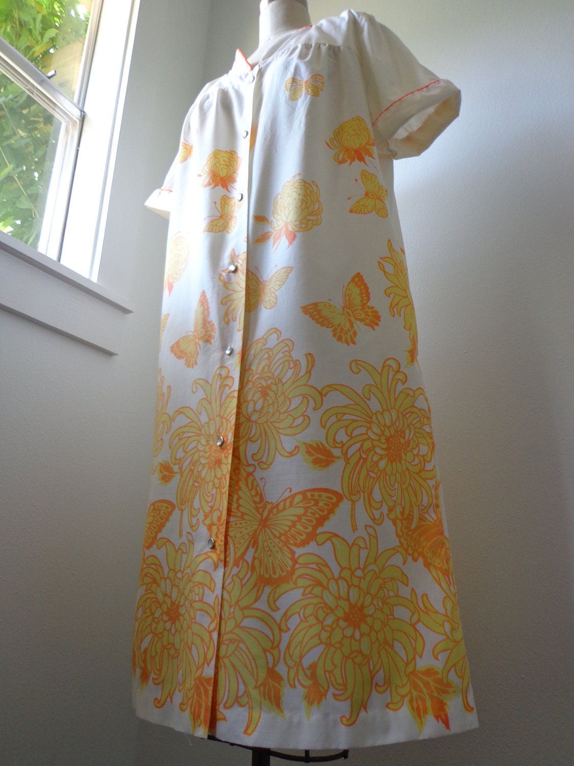 House Dress 1960s 1970s Orange and Yellow Butterflies and Flowers Size Large