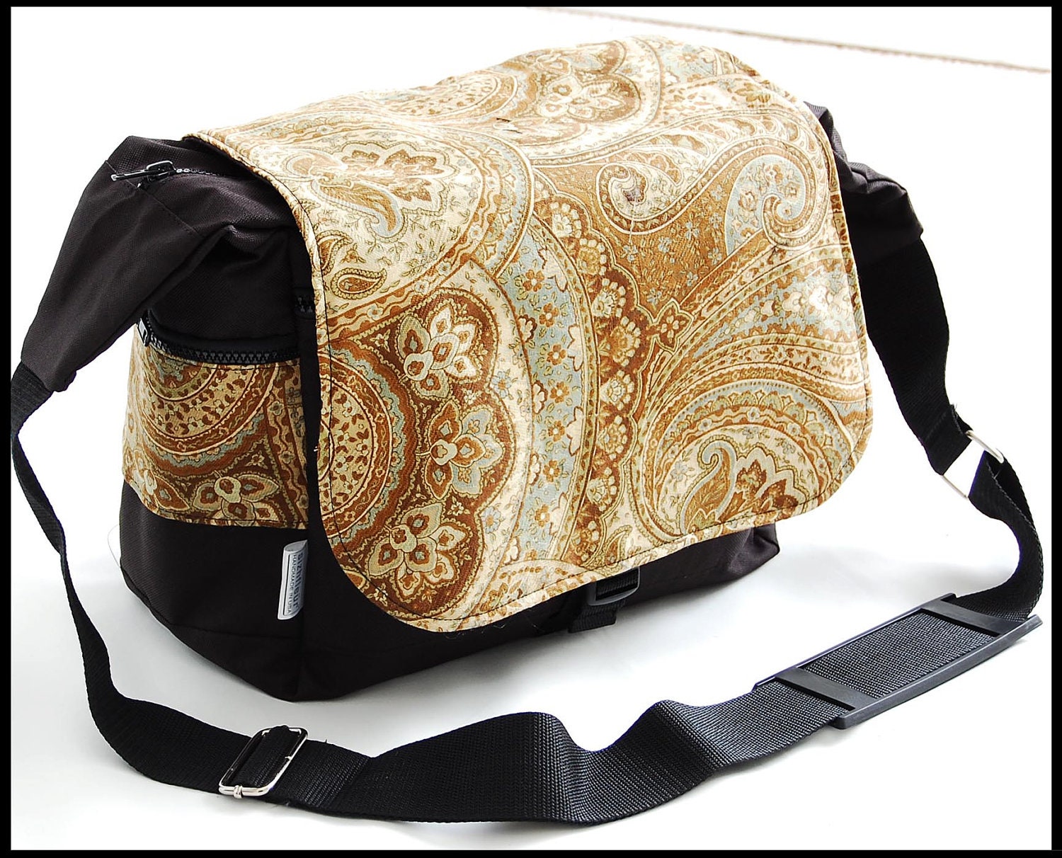 Large Camera Bag with Zipper Enclosure - Paisley desert