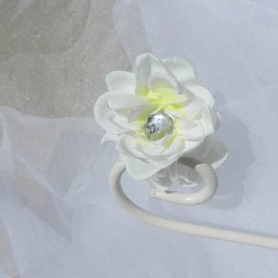 White Rose Rhinetsone mini Claw Clips