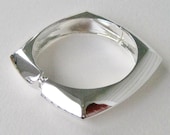 Vintage 80s Mod Hipster Silvertone Silver Tone Geometric Circle in a Square Circular Hinged Metal Clamper Bangle Bracelet