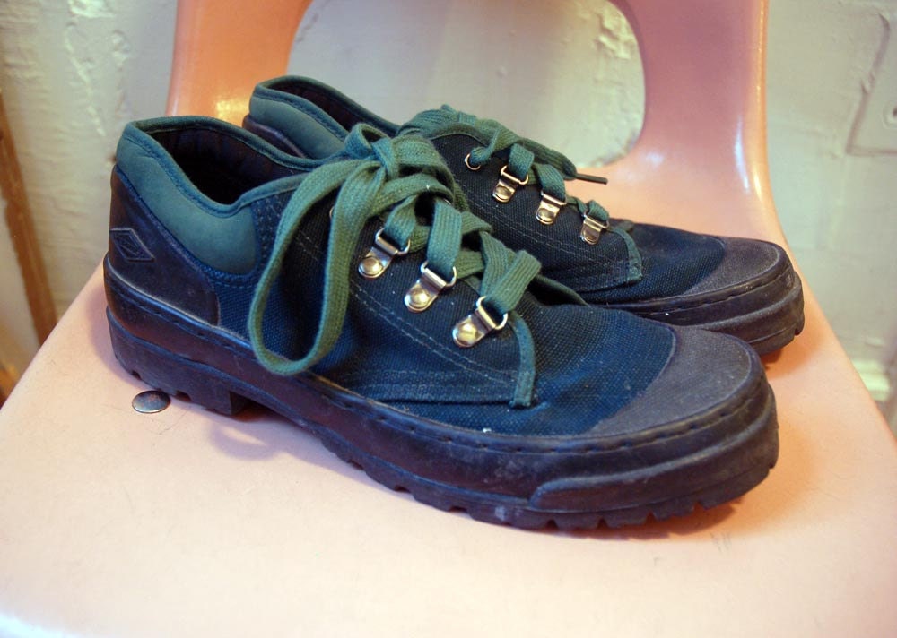 1/2 OFF SALE Deadstock Merrell hiking shoes forest green early 90s m9.5 / w11