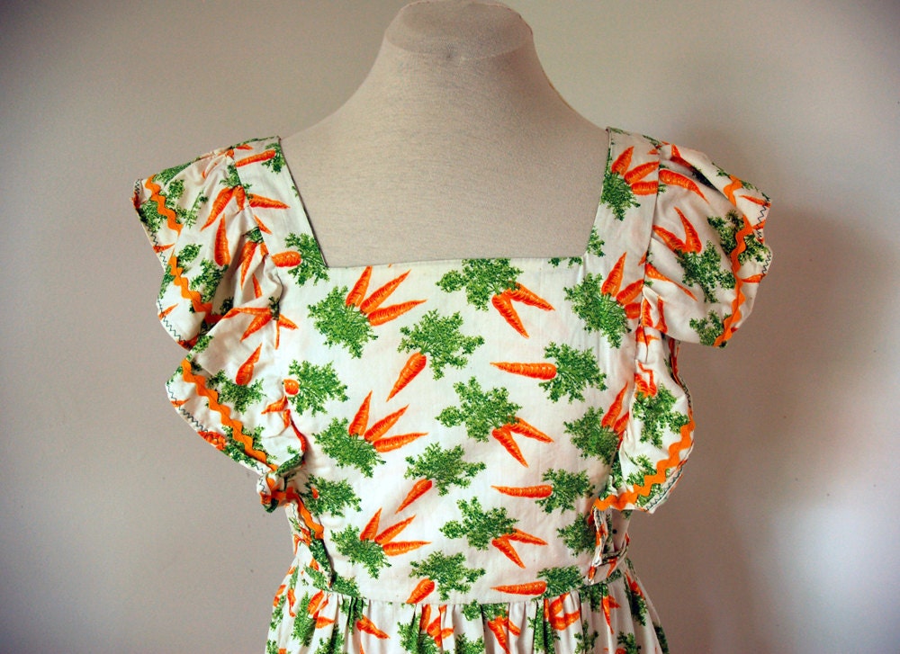 RESERVED for Georgia Pinafore dress white carrot print 80s does 40s M