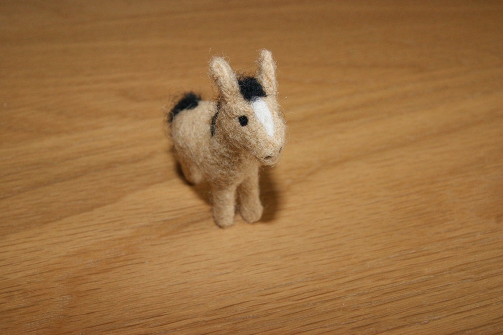 Felted horse, felt toy, needle felted horse, horse toy, natural wool gift, brown horse, horse miniature