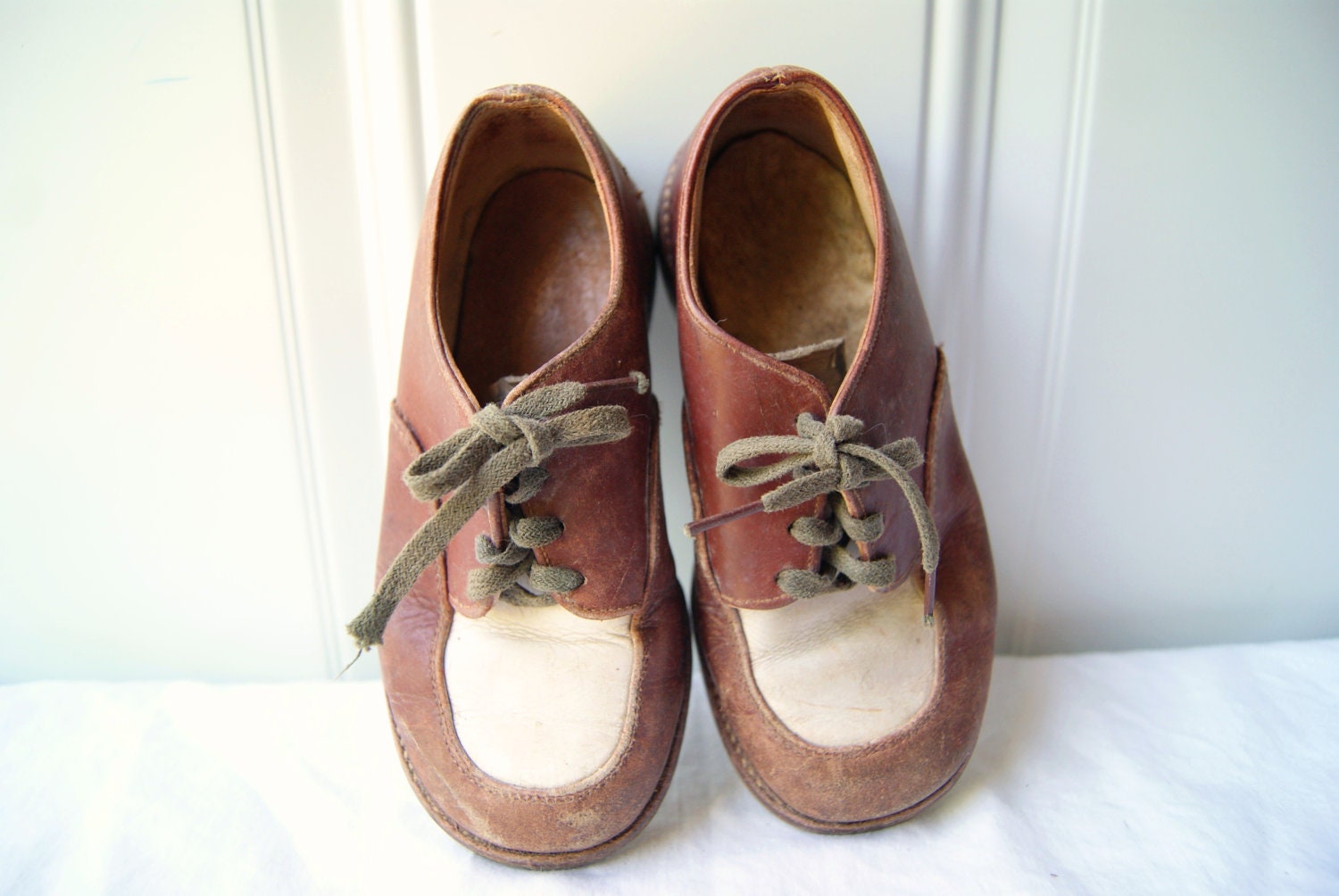 Old Vintage 1950s Brown Leather Toddler Shoes - EmeraldRooster