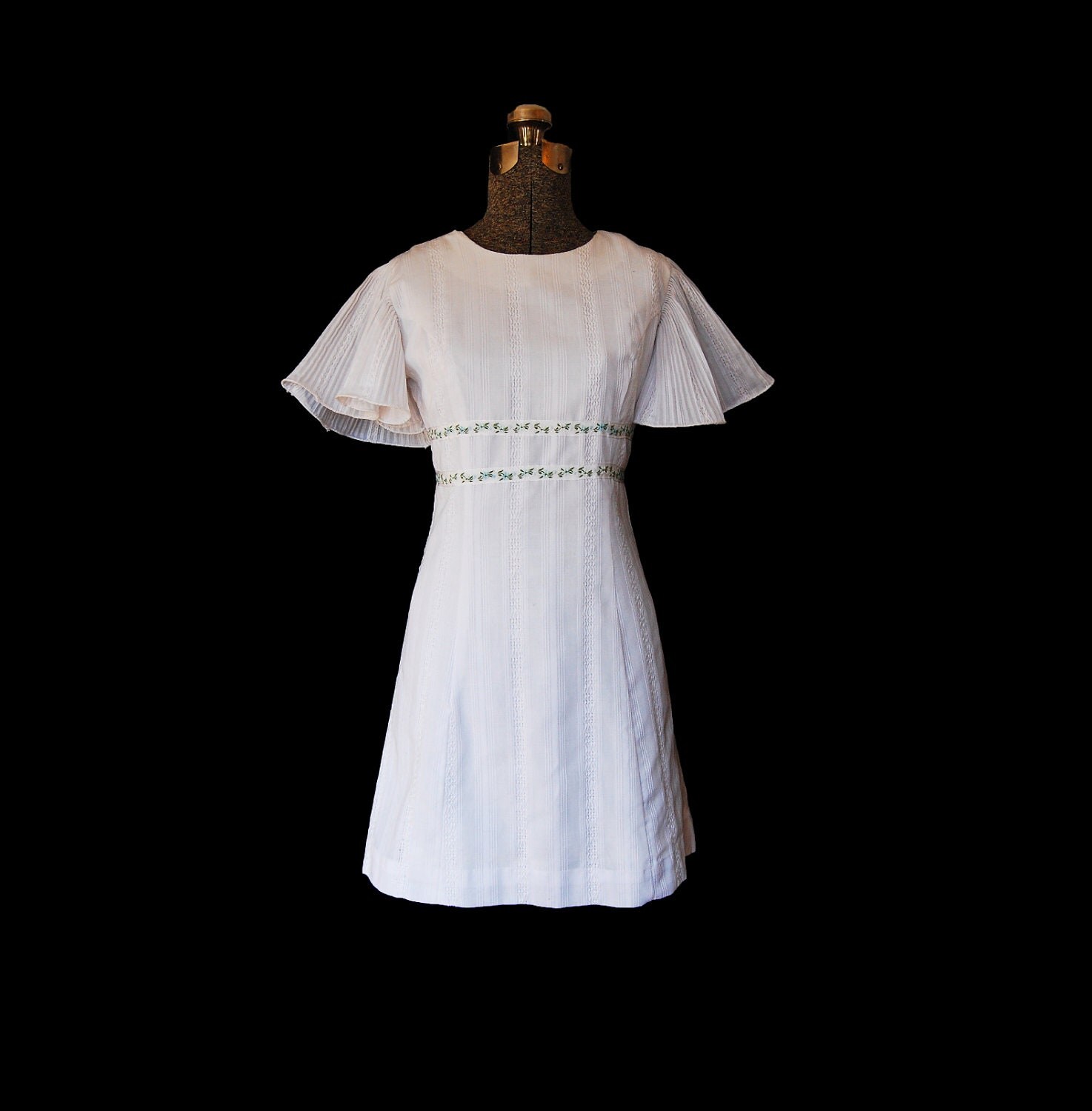 Vintage 1970s 70s Dress - Late 60s White Cotton Mini Ruffle Angel Sleeve Sun Day Baby Doll Festival Peasant Hippie Party Dress Small