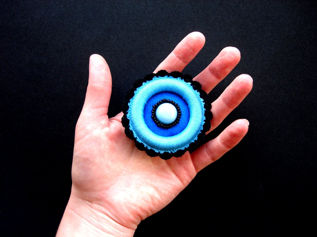 Heart Brooch, Crochet Ocean Pearl in Turquoise Blue Black - CrochetPocket