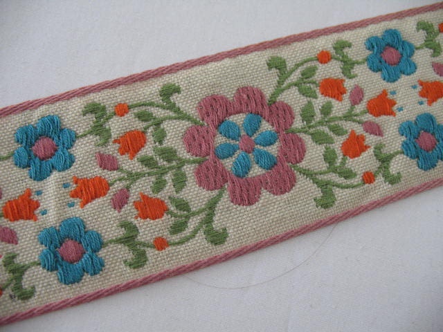 VINTAGE EMBROIDERED RIBBON .