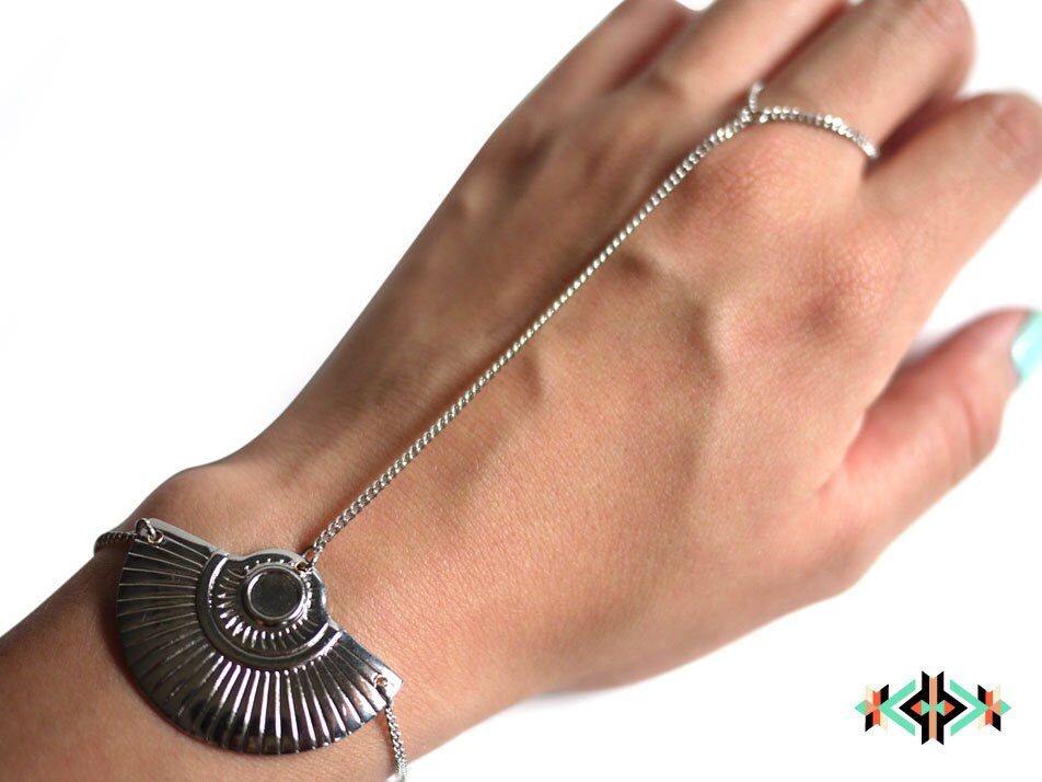 LITTLE WOLF - silver hand bracelet