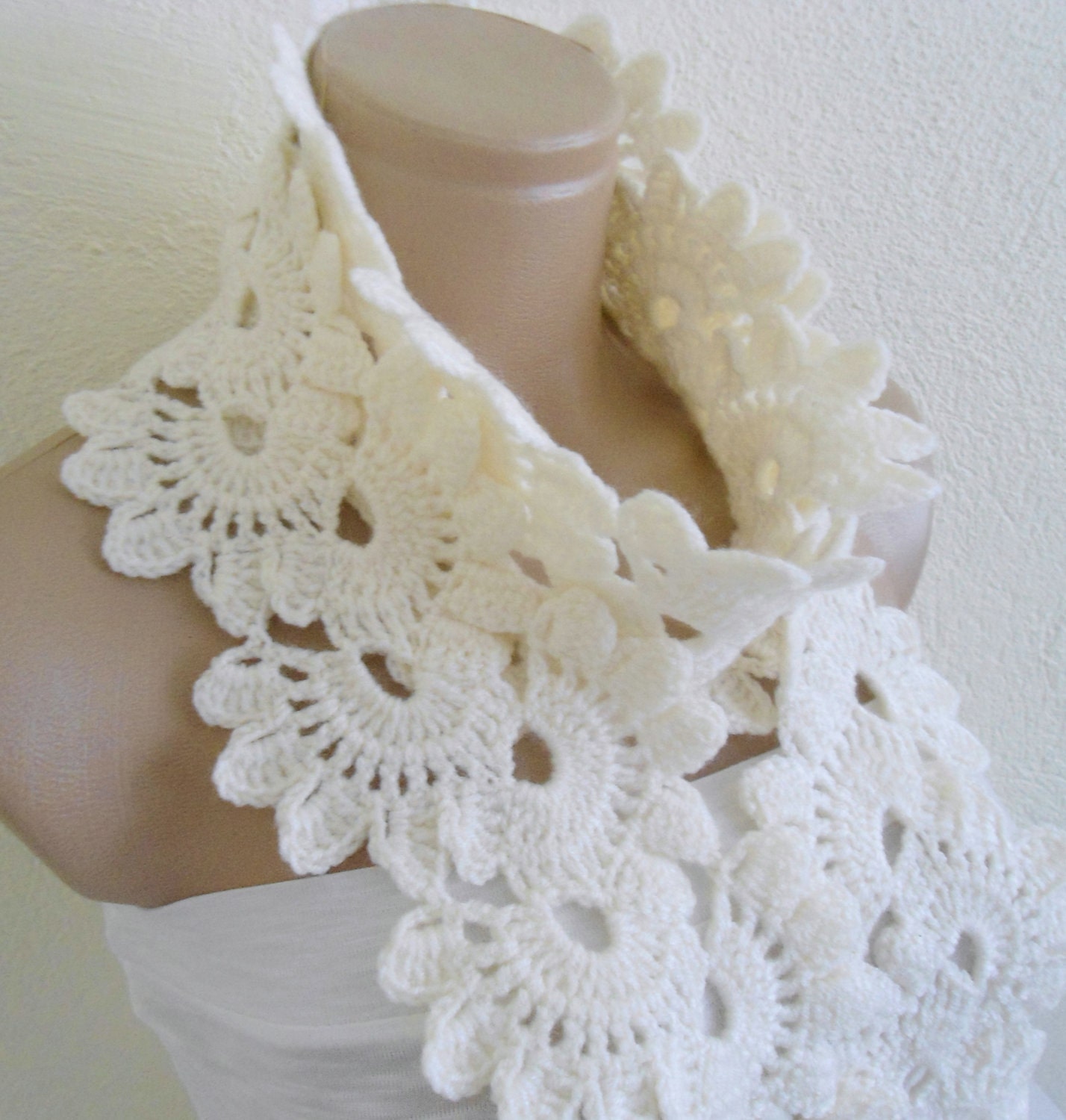 Crocheted Ivory Lace Neckwarmer,fashion,autumn,Holiday Accessories,Christmas,Halloween,gift