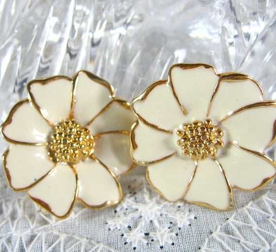 Vintage Daisy Earrings White Enamel Gold by