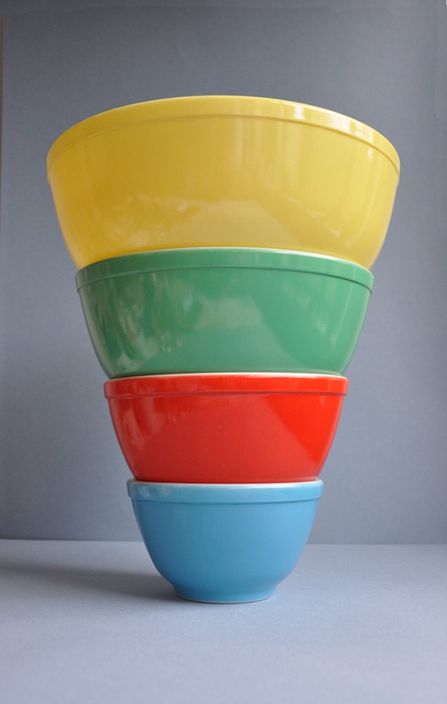 SALE Pyrex 1940s Primary Mixing Bowls - Excellent Condition