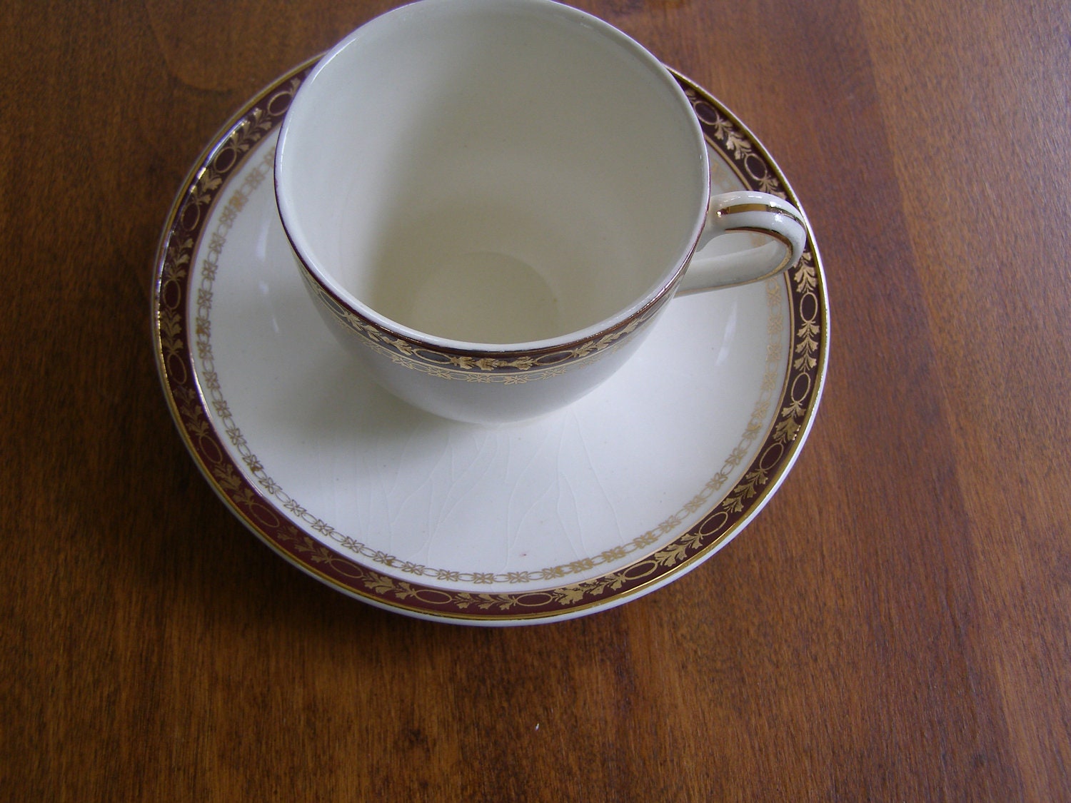 Vintage Alfred Meakin Kingsdale Pattern Maroon Cup & Saucer