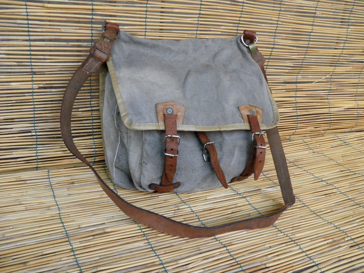 Vintage Military Distressed Washed Out Green Canvas Shoulder Strap Messenger Bag