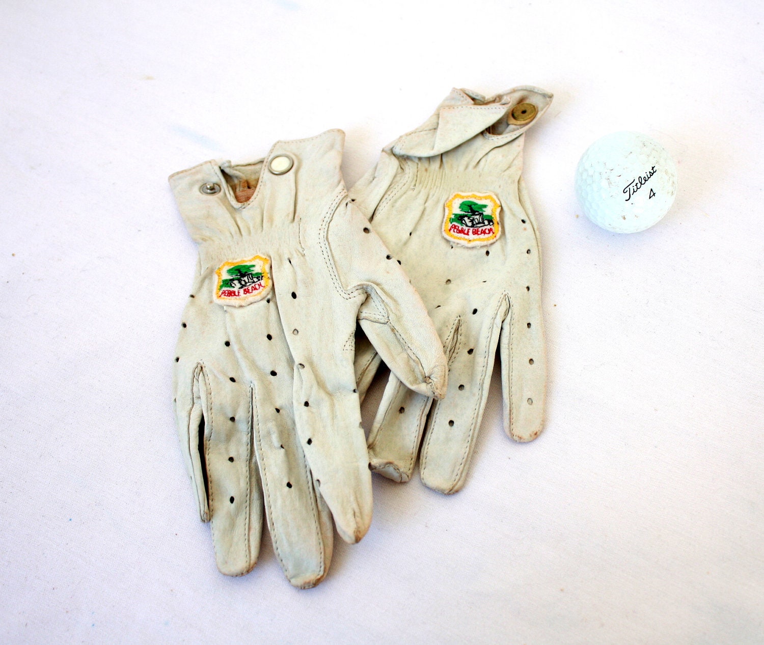 Vintage Golf Gloves, Pebble Beach, Vintage Gloves, Ladies Golf Gloves, Vintage Sports, Sporty Accessories