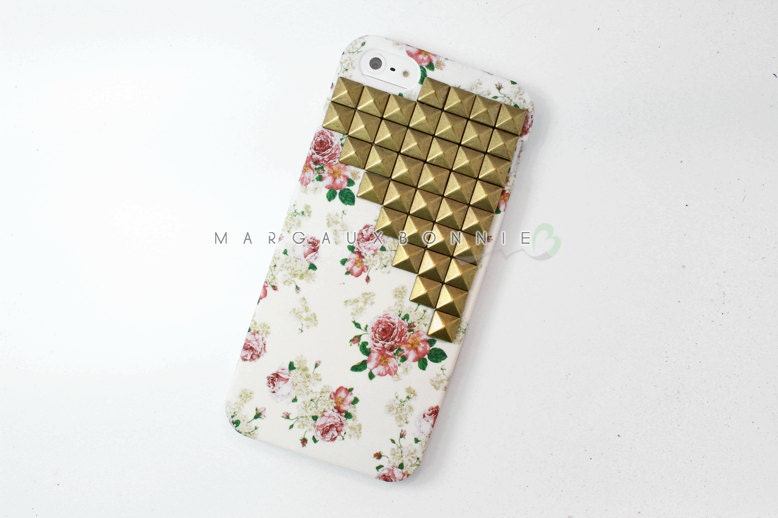 FREE Shipping US -- iPhone 5 White Pink Vintage Flower Rose Brass Studded Silicone Matte Phone Case AT&T Verizon Tmobile
