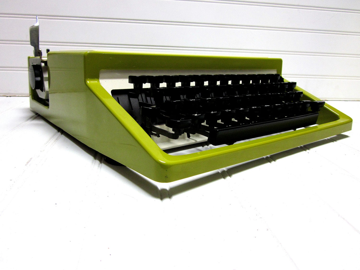 Vintage Typewriter Lime Green Olivetti Underwood 315 Ward Escort 33 Manual Typewriter