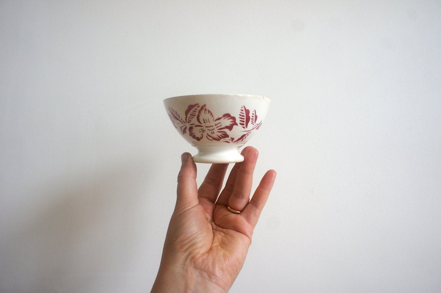 Vintage French Coffee Bowl //1940s CafÃ© au Lait // Child's small bowl // Breakfast French Country Kitchen // Floral red garnet - FrenchAtticFinds