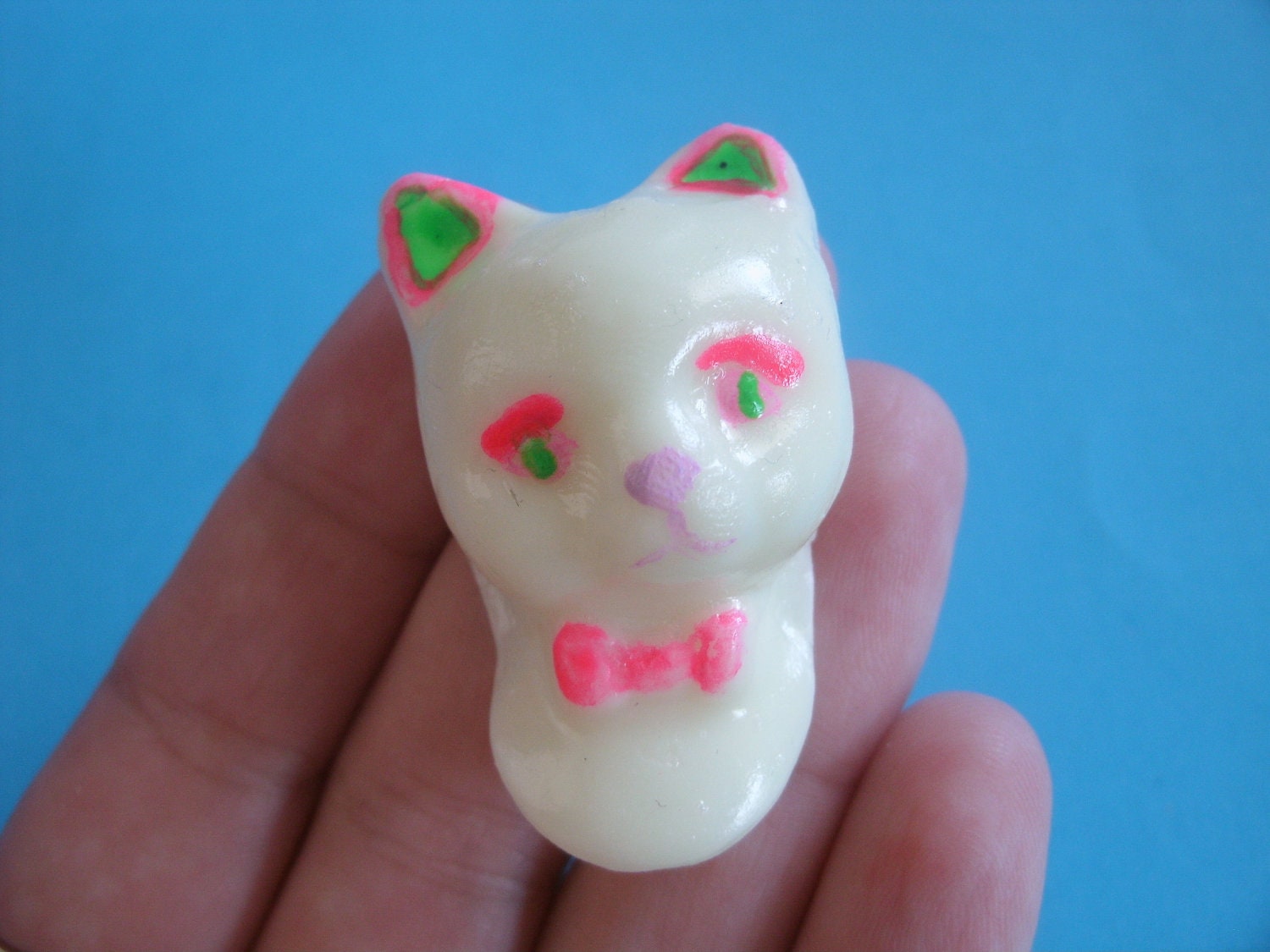Glow in the dark Cat -BROOCH