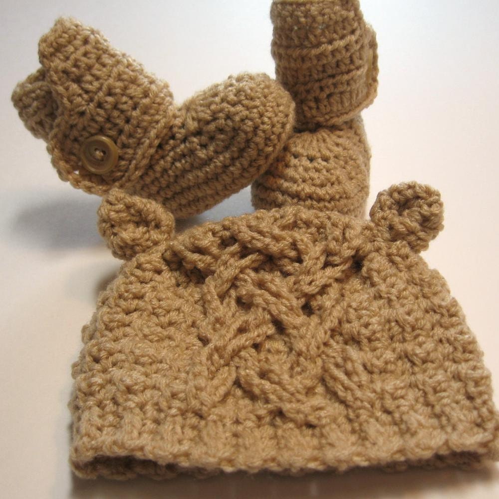 Baby bear hat with ears and booties. 0 to 3 months. Made to order. Newborn photography prop or baby shower gift.