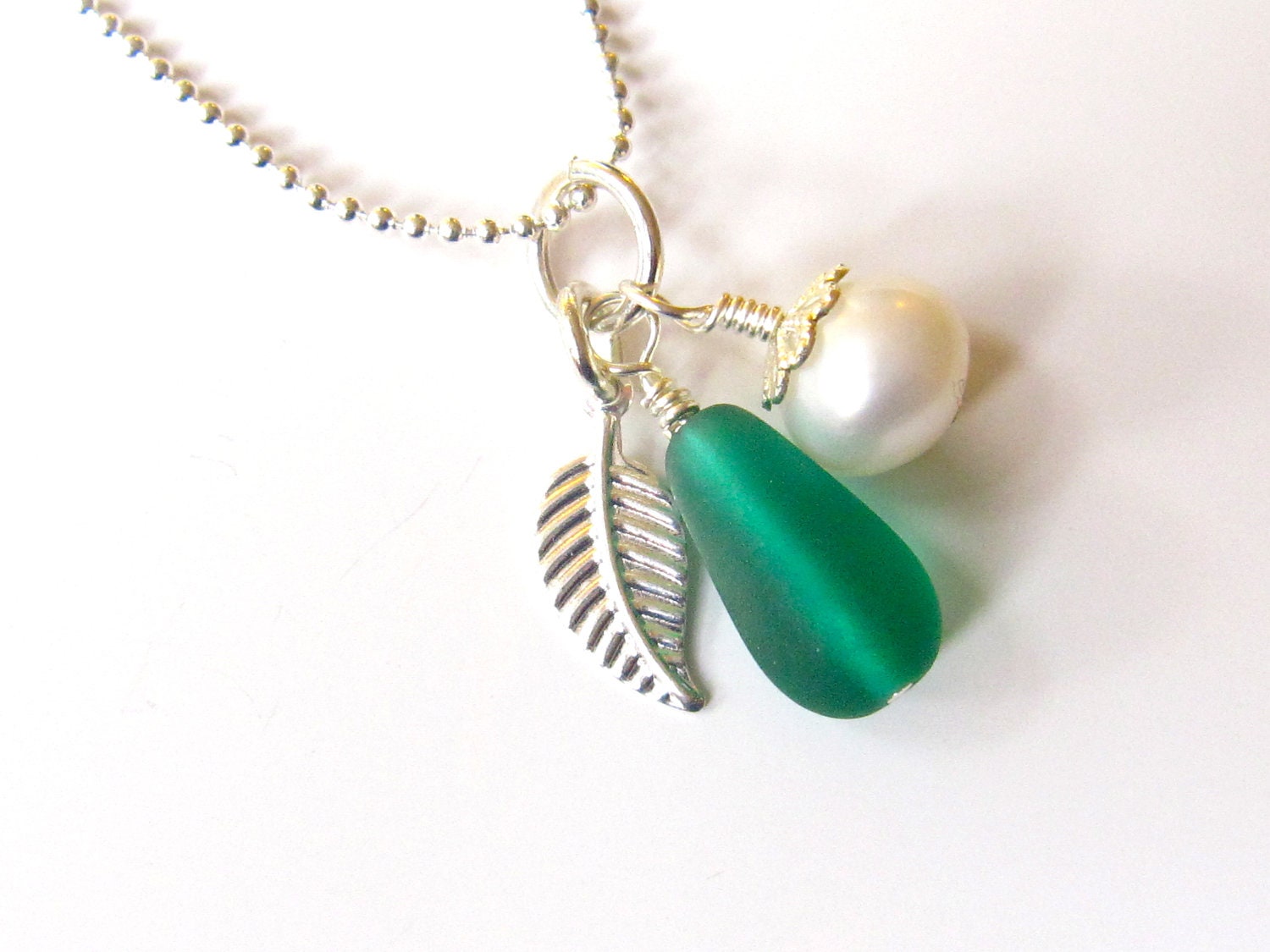Teal Sea glass Bridesmaids Necklace for Beach Theme Wedding - Bridesmaids Jewlery with seaglass, silver leaf & pearl pendants