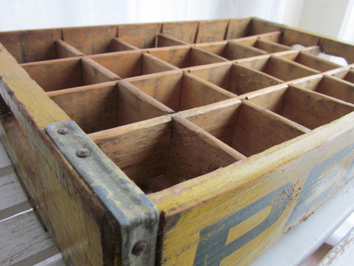 vintage wooden pepsi crate with dividers