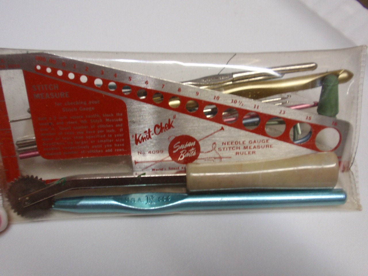 25% Off Sale Vintage KIT SUSAN BATES Knit Chek Crochet Needles Tracing Wheel Stitch Holder in Plastic Case