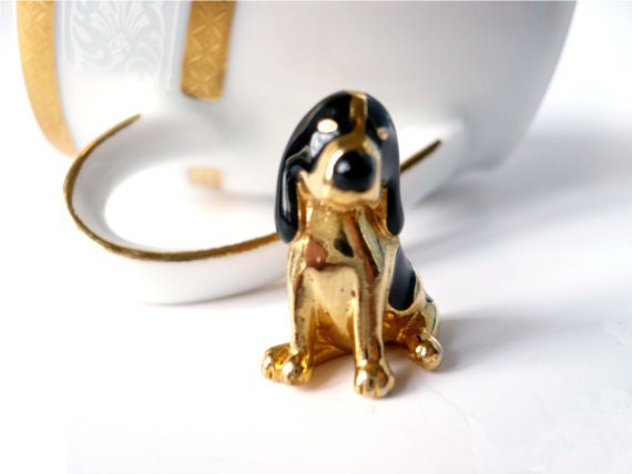 Vintage beagle dog brooch pin quirky fashion costume jewelry women animal 70s gift statement dead stock