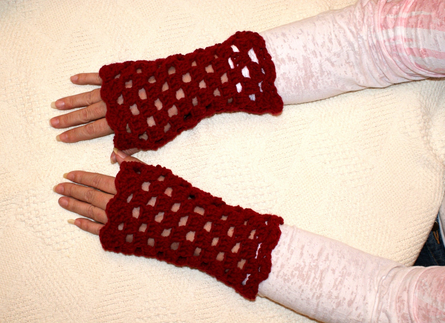 Wedding Gloves, Red Wristwarmers, Lacy Red Gloves, Fingerless Mitts,Christmas Gloves, Red Wristers, Fingerless Mittens, Crochet Gloves