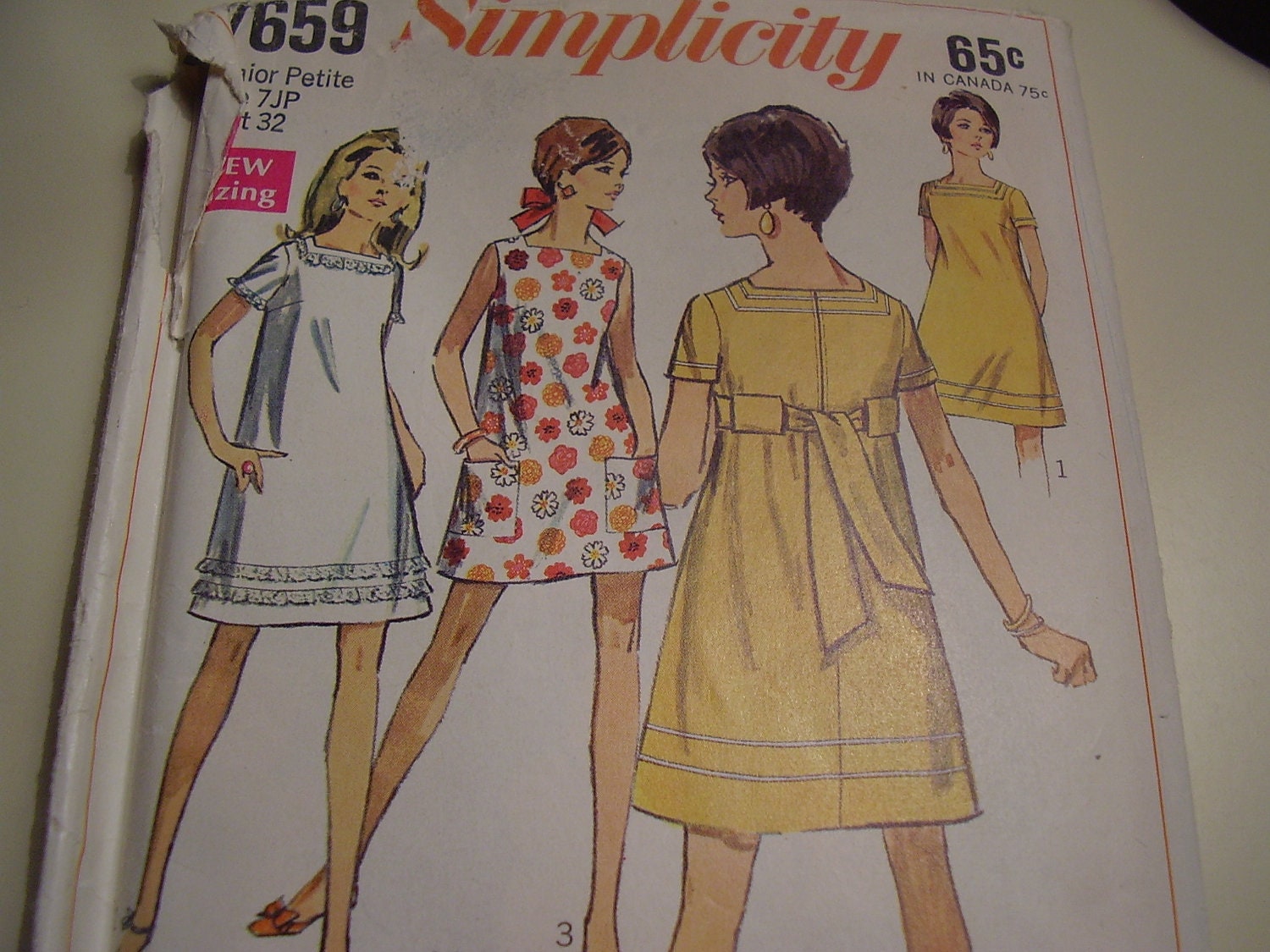 Vintage 1960s Simplicity 7659 Dress Sewing Pattern, Size 7, Bust 32