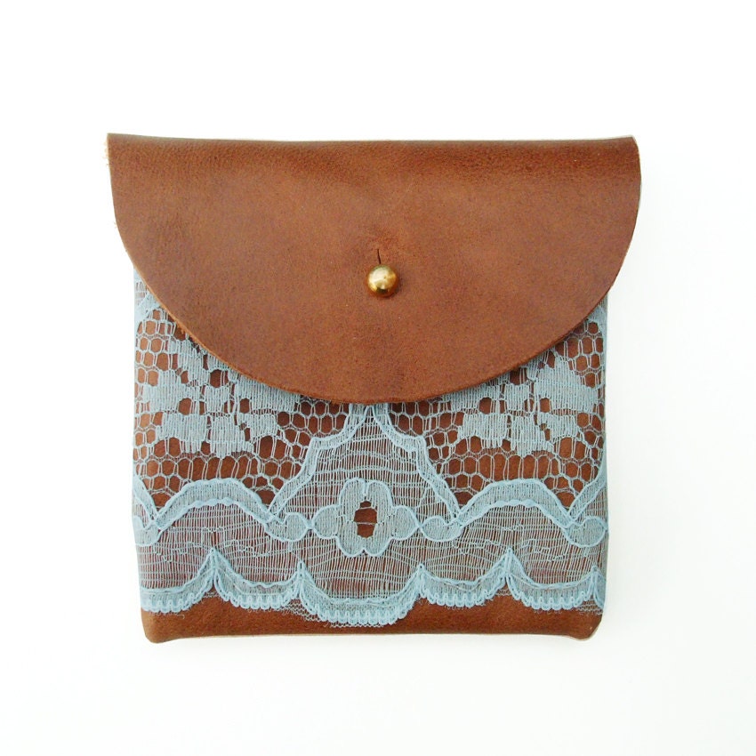 COIN PURSE // brown leather with light blue lace