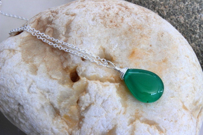 Emerald Green AAA Agate Quartz Necklace.Natural Gemstone.Sterling Silver Chain Necklace.Green Agate.Bright Green.Electric Green. - rainbowearring