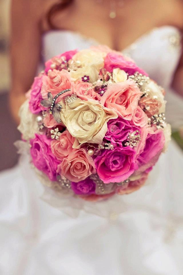 DEPOSIT for a GLAMOUR pink mix brooches and paper flowers bridal bouquet/  Total price is 200 dollars/ Please read the listing