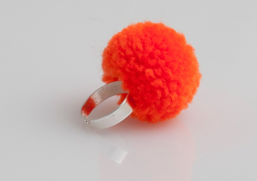 handmade ring with an orange pompom fluorescent neon, pom pom, pompon by bimabejbe
