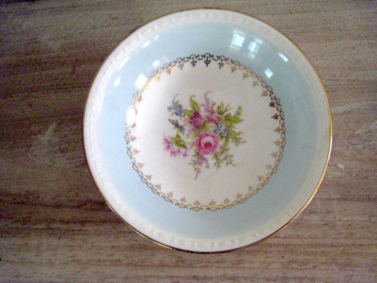 Homer Laughlin Eggshell Georgian Chateau Pattern Fruit/Dessert Bowl , Floral Center, Light Blue Edges,Filligree Pattern,