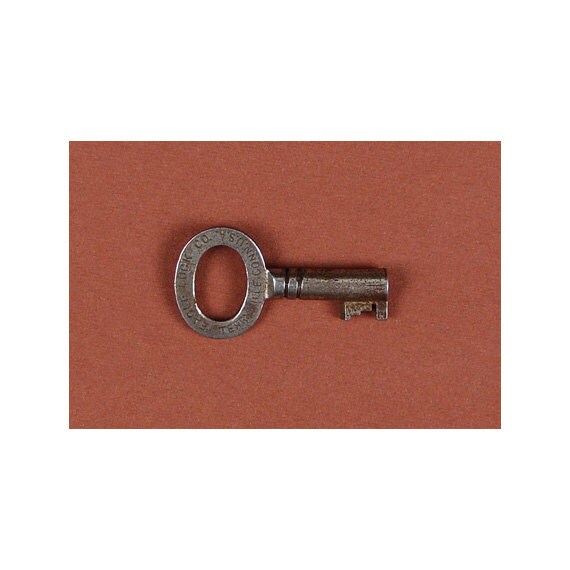 Eagle-Lock-Company-Trunk Antique Key Steamer Trunk Eagle Lock Company Number 25 Jewelry ...