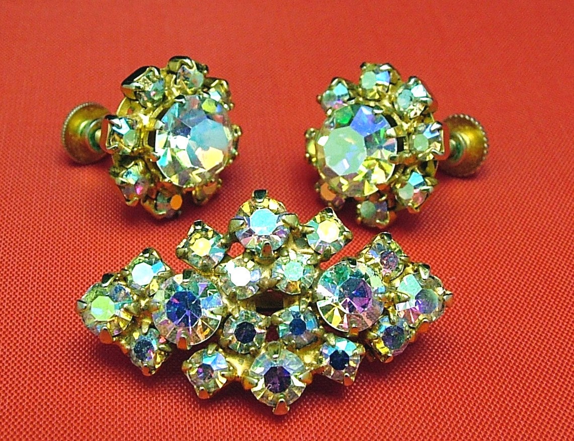 Vintage Brooch & Earrings Aurora Borelis Set Petite Married Demi Parure