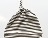 SALE Knotted Newborn Hat, Black and White Stripe, Baby Hat 0-3m, Newborn Photoshoot, Hospital Hat