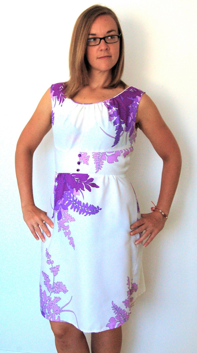 Vintage Dress - 1960s Purple & White Hawaiian Dress