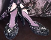 Lerre Black Velvet Heels Shoes Rhinestone Hearts 40s Style 36.5 6.5 7 Ankle straps