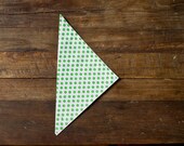24 polka dot paper cones - green