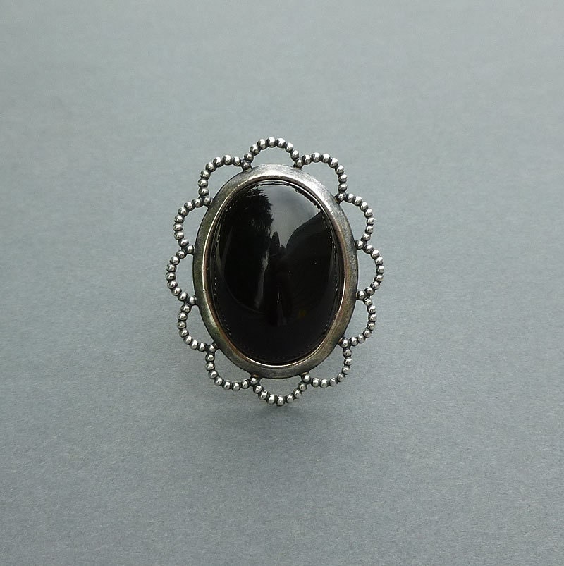 the perfect cocktail ring in onyx and silver