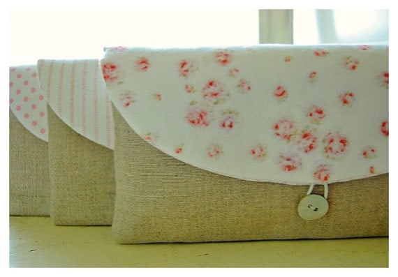 Set of Three - 3, Personalized Bridesmaids Gifts, Wedding Accessory, Bridesmaid Clutch, Country Wedding Bridesmaid Gift, Linen,tagt team