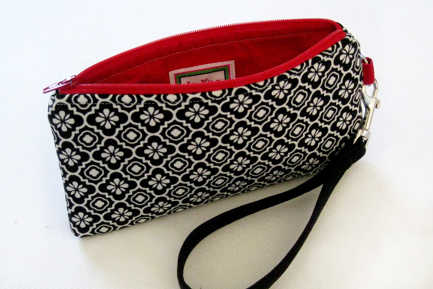 Zippered wristlet clutch